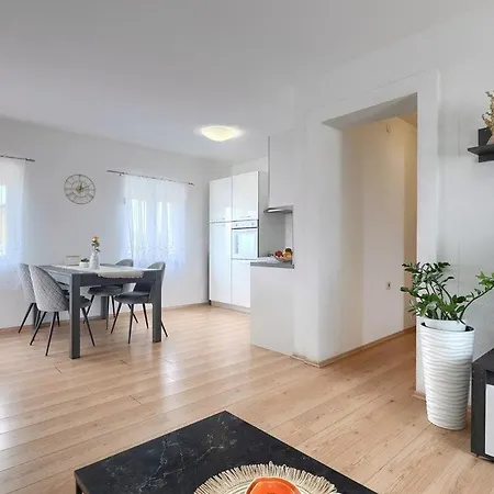 Dom wakacyjny House Marlena *