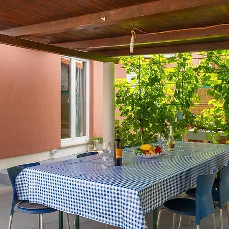 House Marlena Πούλα