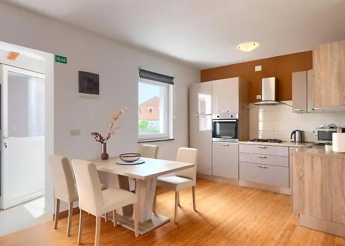 House Marlena Πούλα