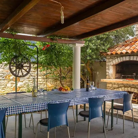 House Marlena Nyaraló Póla