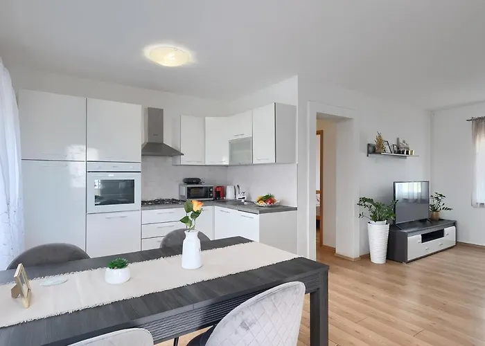 度假居 House Marlena *